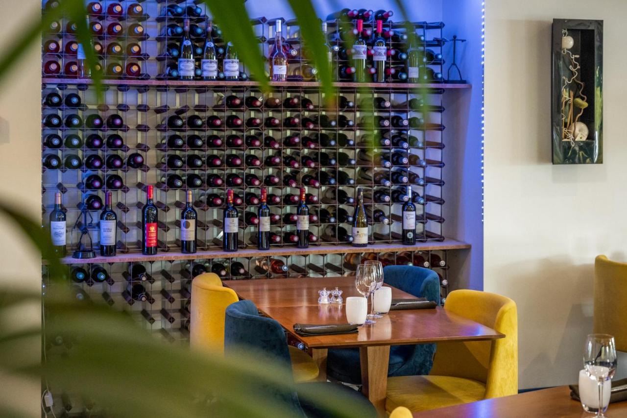 Logis Hotel Restaurant Le Clos Fleuri كاستيلنوداري المظهر الخارجي الصورة
